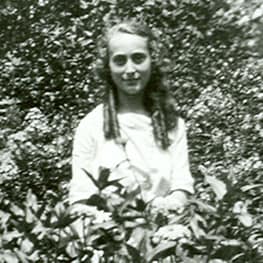 Josephine Esther "Estée" Mentzer in a garden as a child, 1919.